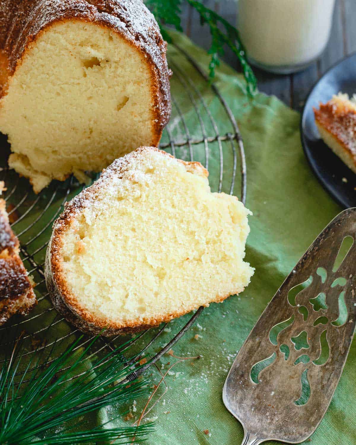 If you're looking for a simple holiday dessert cake that will impress, this apricot brandy bundt cake is the answer!