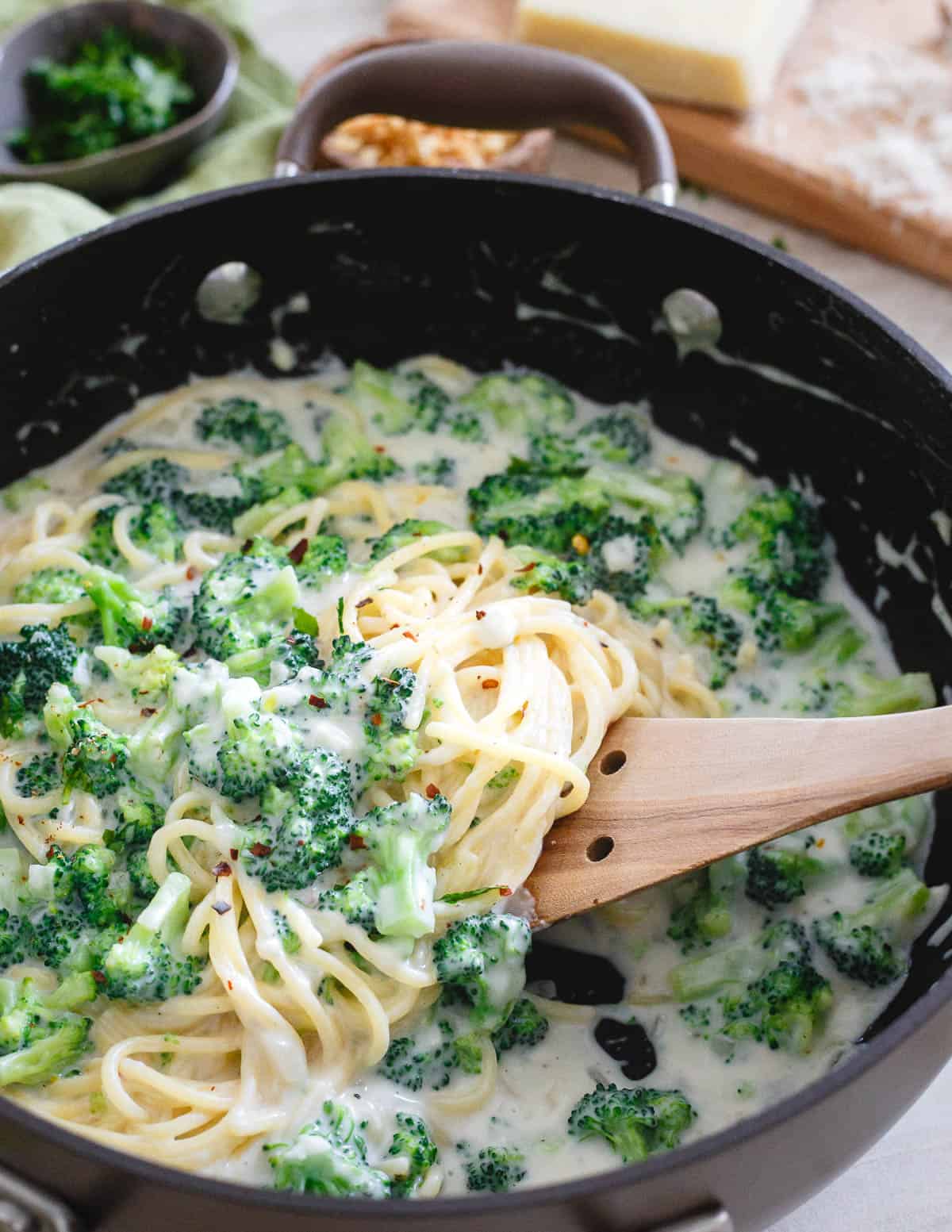 This lightened up spaghetti alfredo comes together in under just 20 minutes for an easy, healthy dinner.