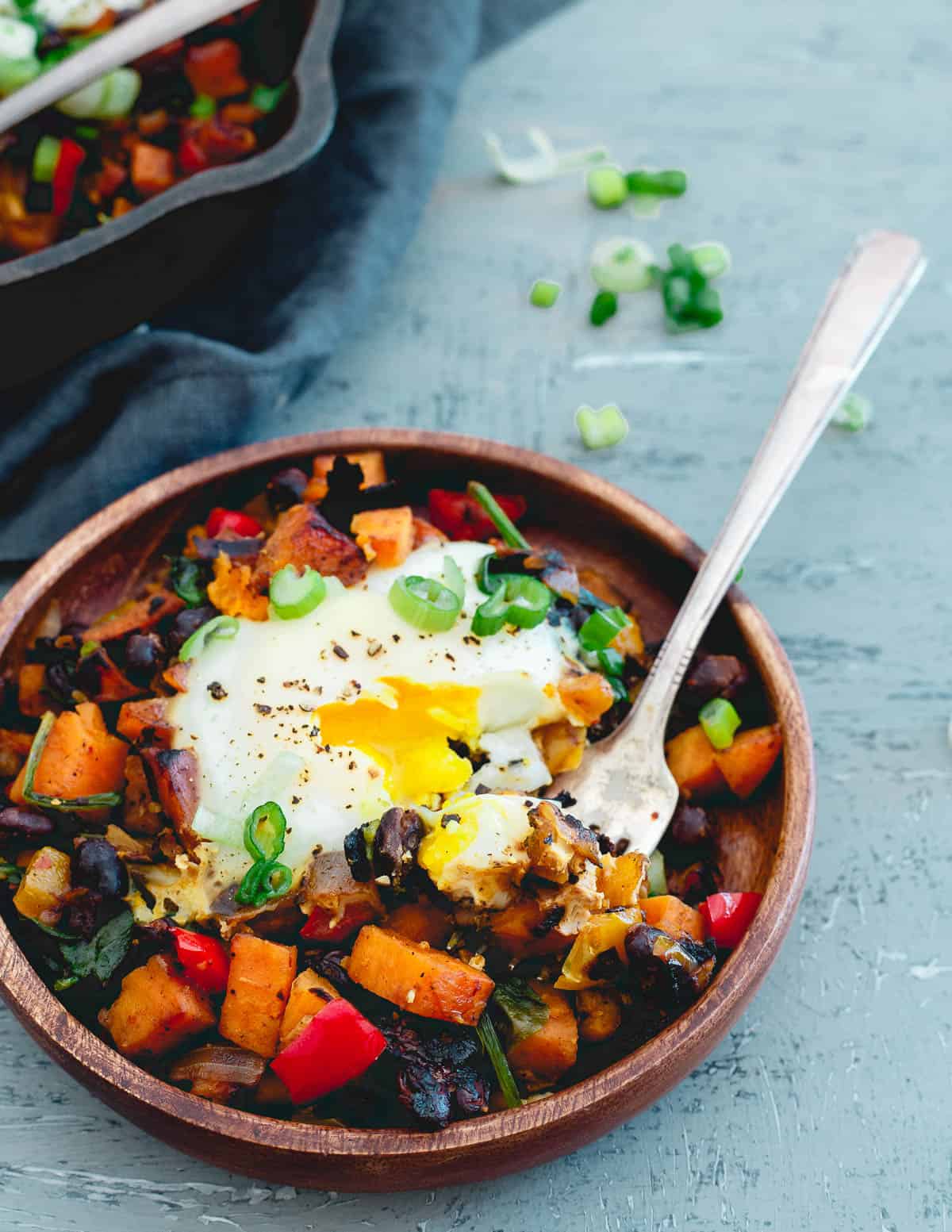 Perfect for dinner in a pinch, this harissa sweet potato hash comes together easily and quickly!