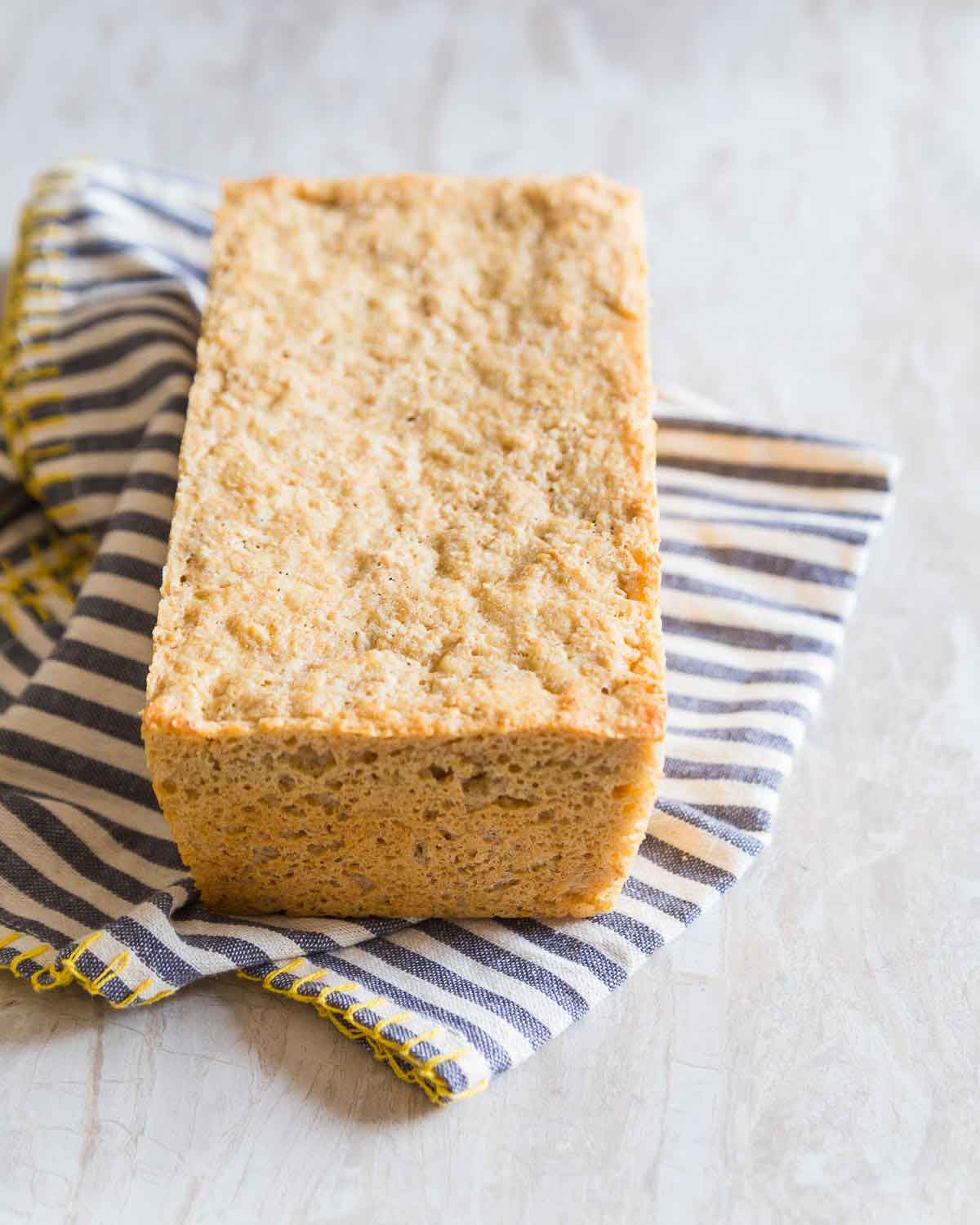 Easy No-Knead Oat Bread - Running to the Kitchen®