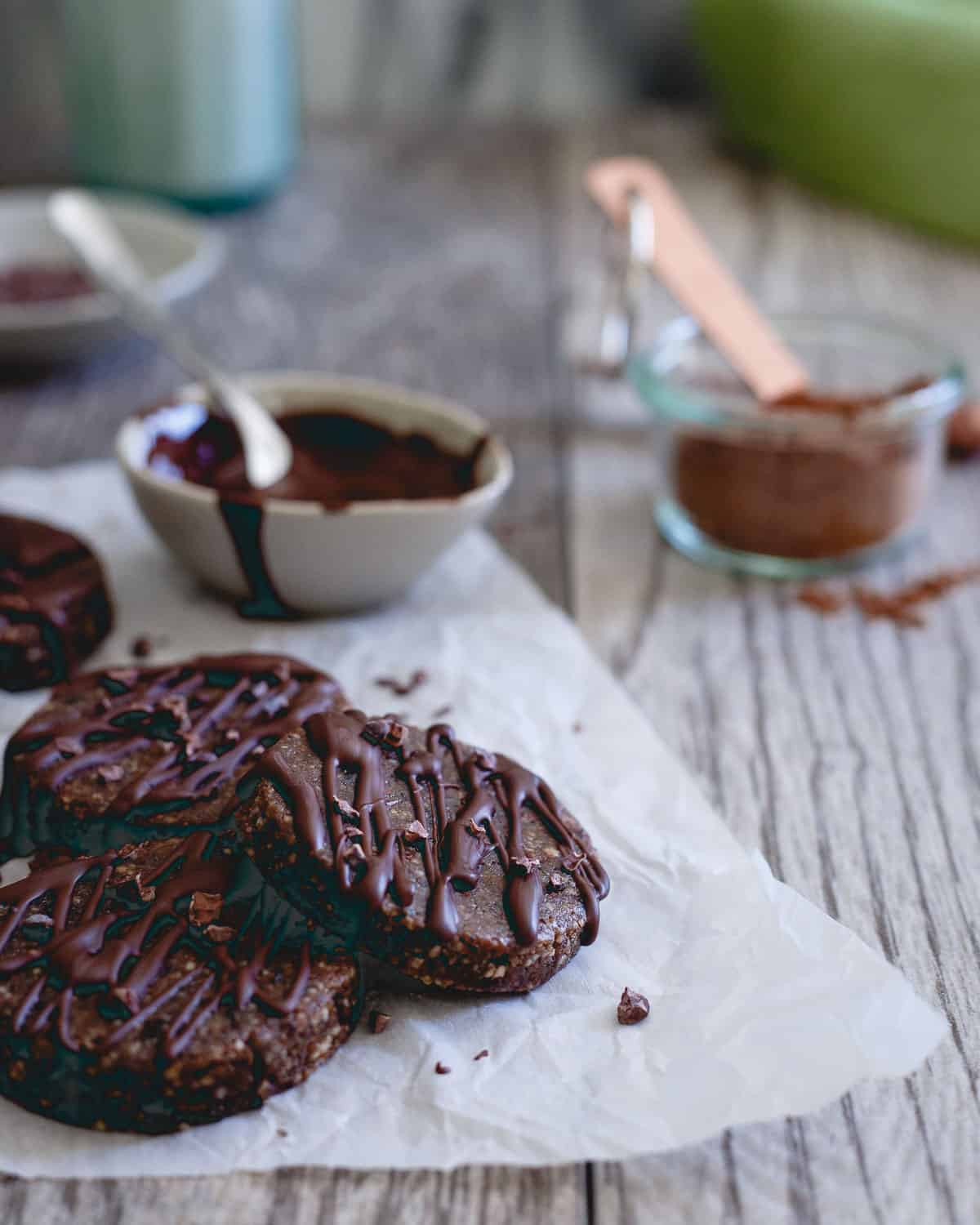 These raw brownie bites are paleo, gluten-free and vegan. Kick that chocolate craving with these healthy bites!