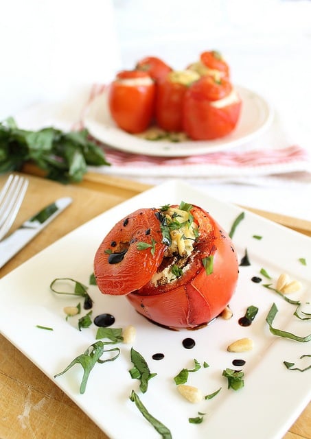 Stuffed tomatoes with basil and cheeze