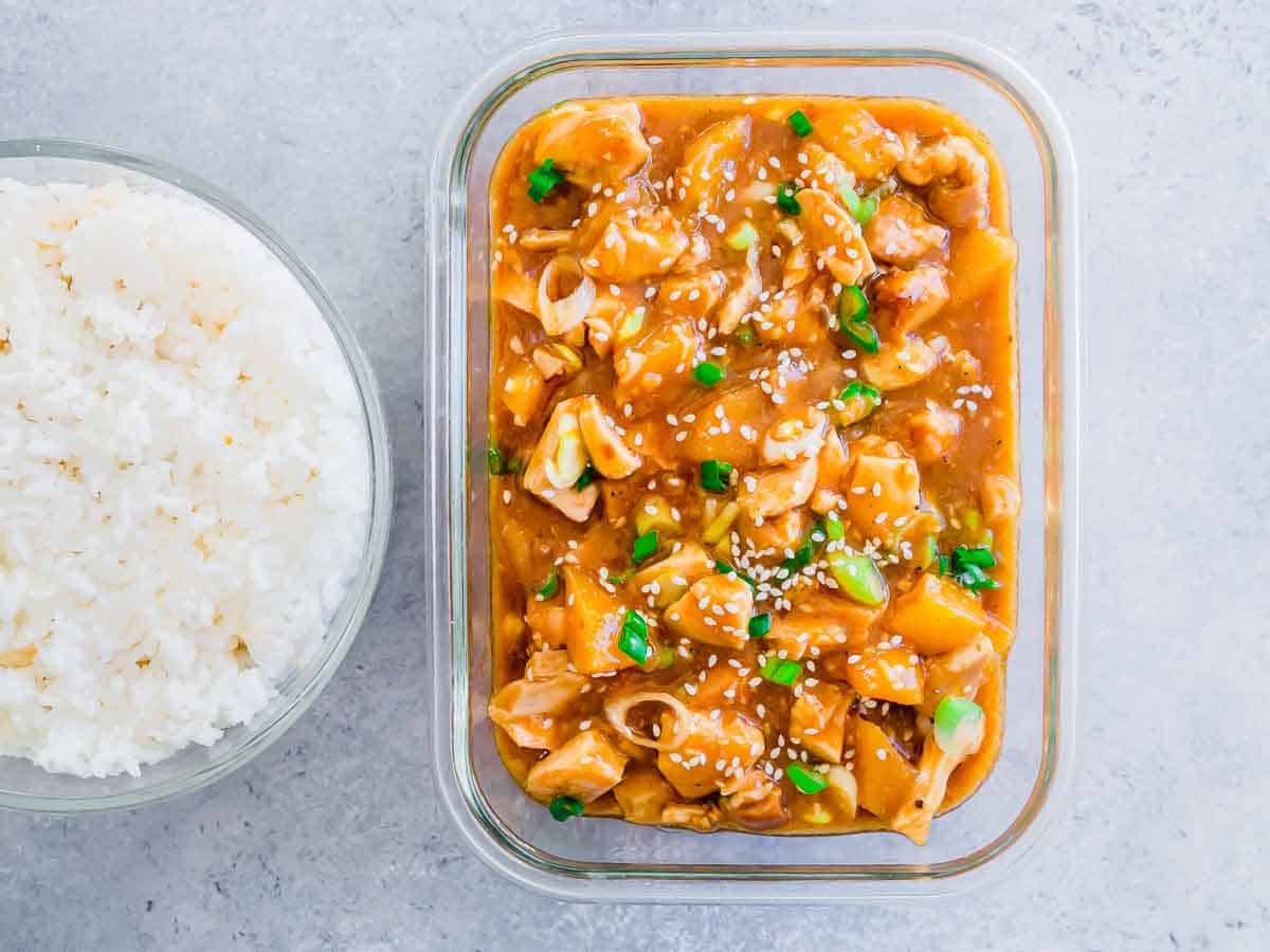 This recipe for honey garlic chicken thighs made in the slow cooker is a great meal prep recipe for the week.