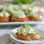 Edamame crostini with cheese and lemon