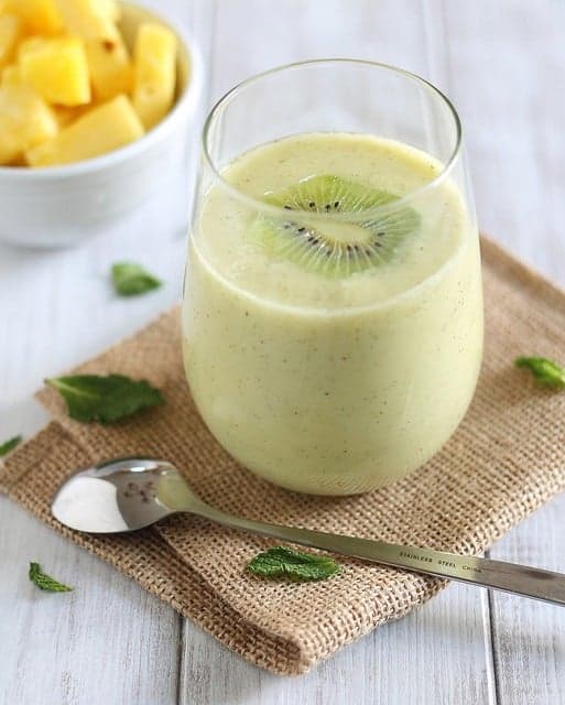 Pineapple kiwi mint smoothie