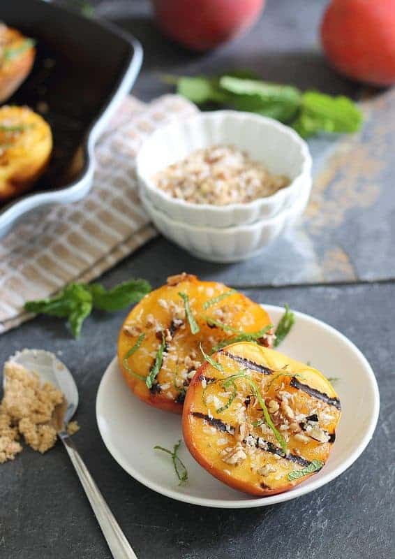 Grilled peaches with brown sugar crumble