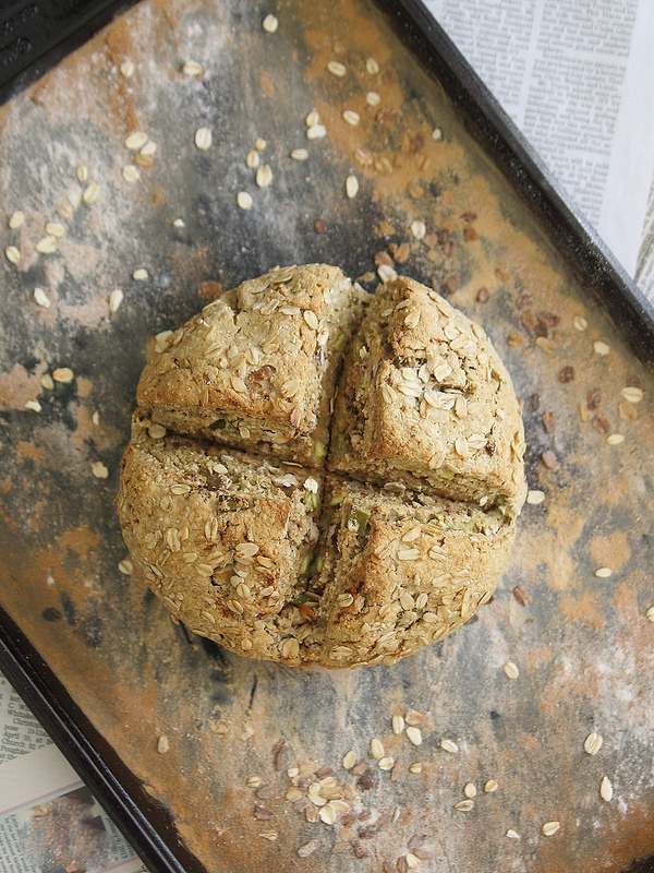 Nothing beats homemade bread and this fig and orange oat bread is no exception!