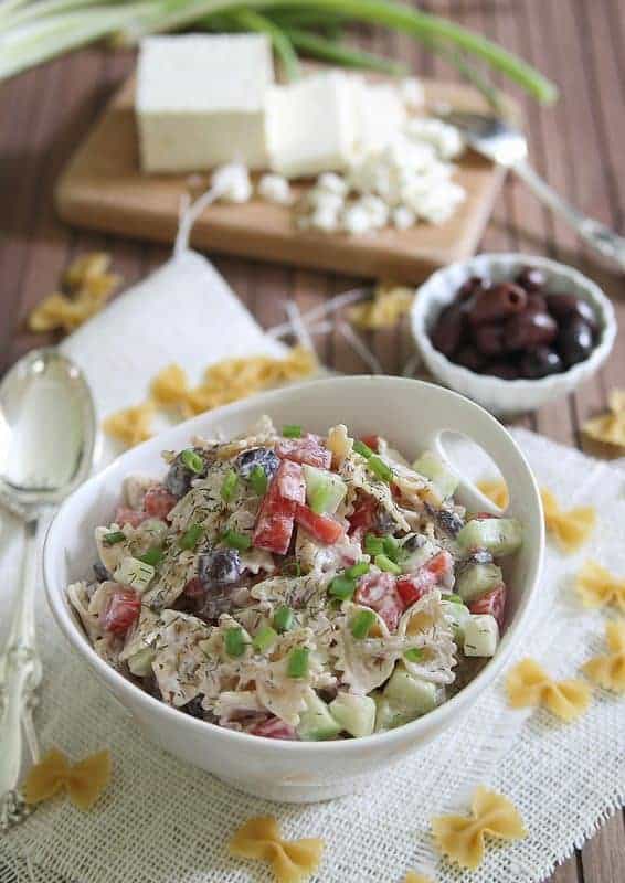 Greek Pasta Salad | runningtothekitchen.com