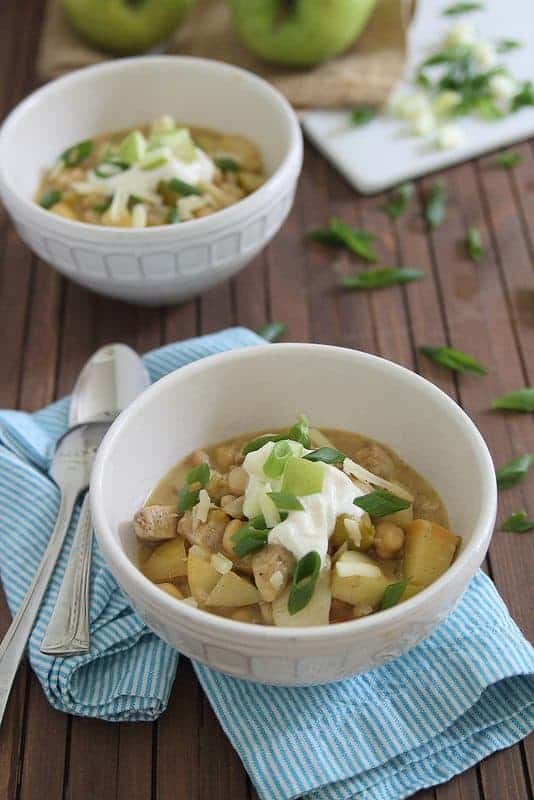 Chicken Apple Cheddar Chili | runningtothekitchen.com