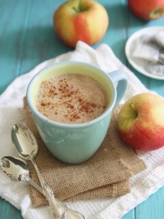 Apple Cinnamon Tea Latte | runningtothekitchen.com