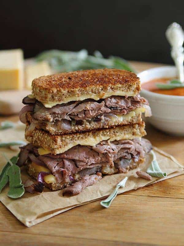 Roast Beef and Smoked Gouda Grilled Cheese | runningtothekitchen.com