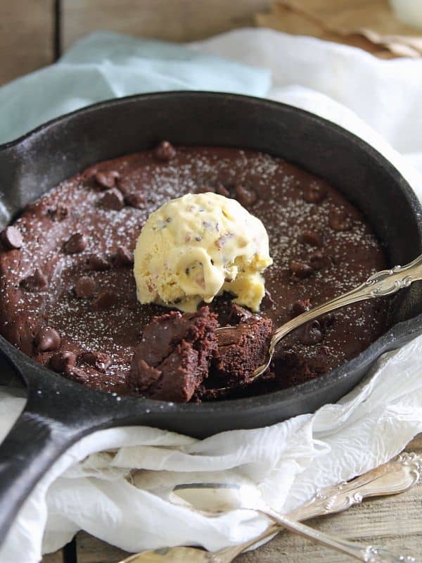 This fudgy paleo skillet brownie is the perfect grain-free, gluten-free treat when you need to kick that chocolate craving!
