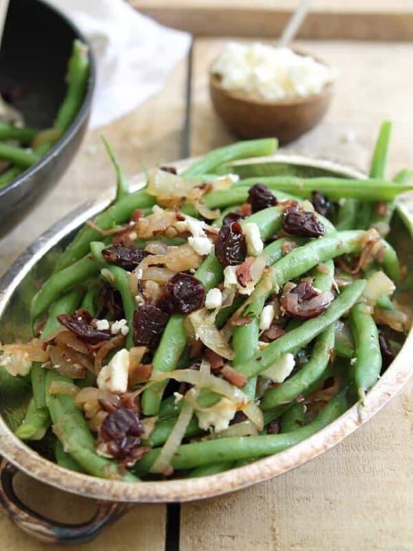 Green bean cherry salad with caramelized onions and crispy ham