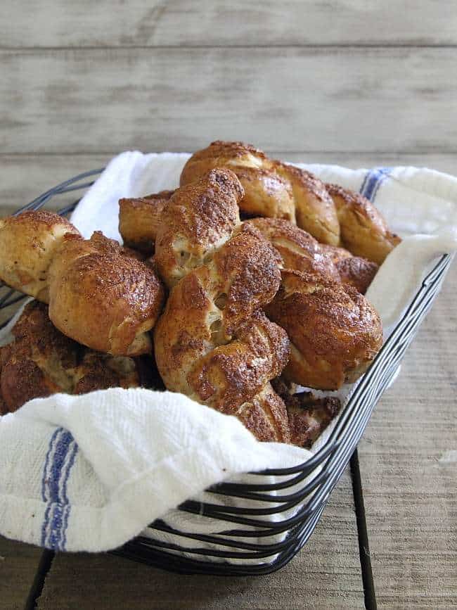 Apple cinnamon pretzel twists