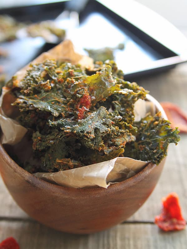 These pizza kale chips are tossed with a mixture of parmesan, sun dried tomatoes and spices to taste just like pizza. 