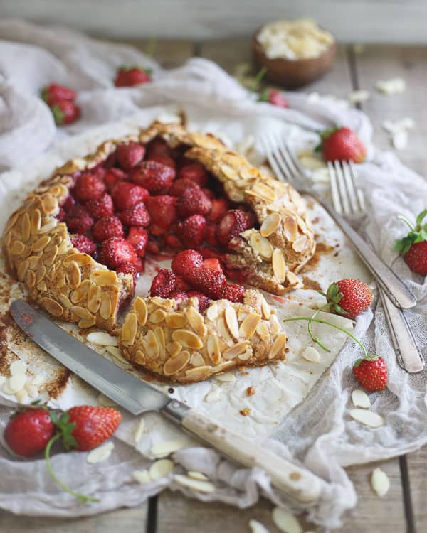 Paleo Strawberry Almond Galette will impress everyone with it's gorgeous appearance and delicious taste.