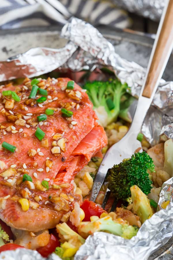 Sriracha honey salmon veggie packets