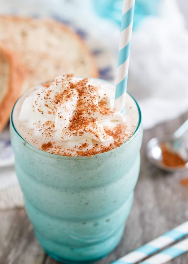 This French toast smoothie is a healthy, high protein packed drink.