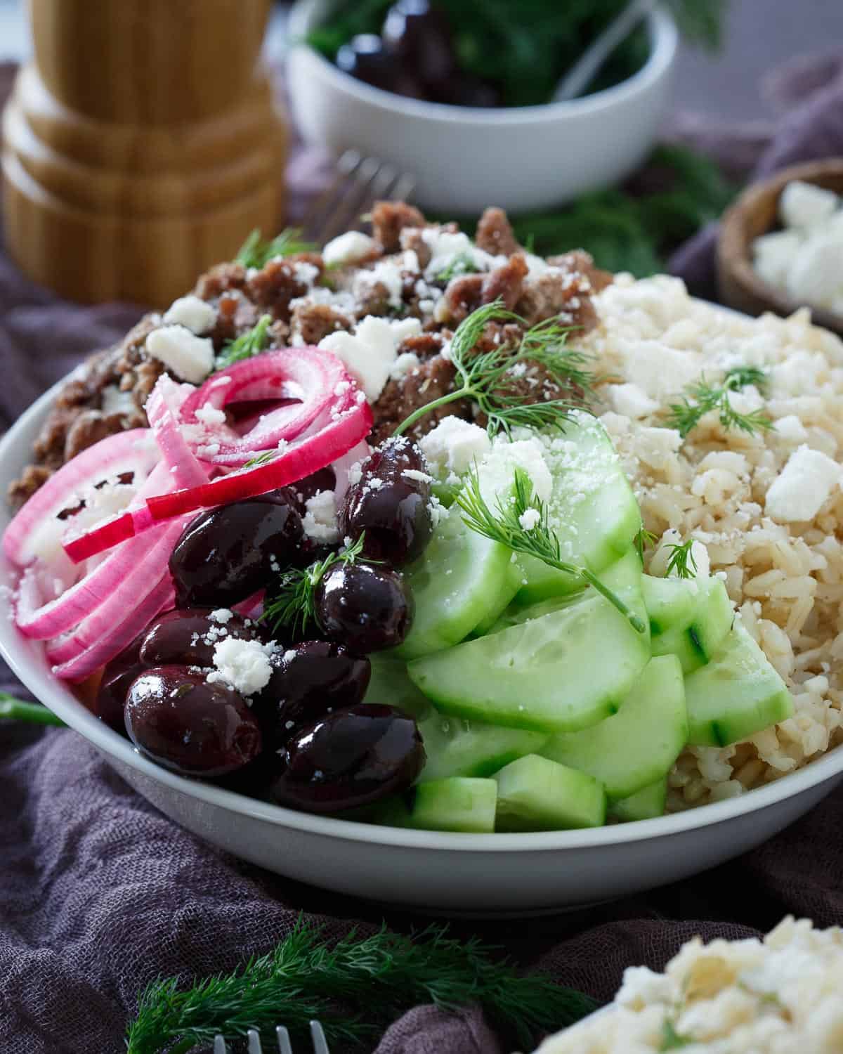 Get your Greek on with these Greek Brown Rice Bowls, filled with tons of Greek flavor!
