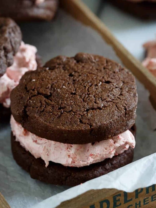 Naturally made strawberry marshmallow fluff is sandwiched between two chewy gluten free brownie-like cookies to make quite a tasty treat!