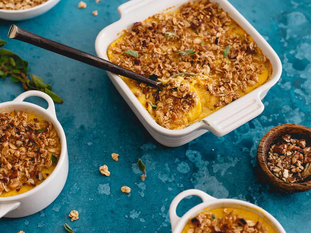 This creamy cauliflower pumpkin mash needs to be a side dish on your Thanksgiving table!