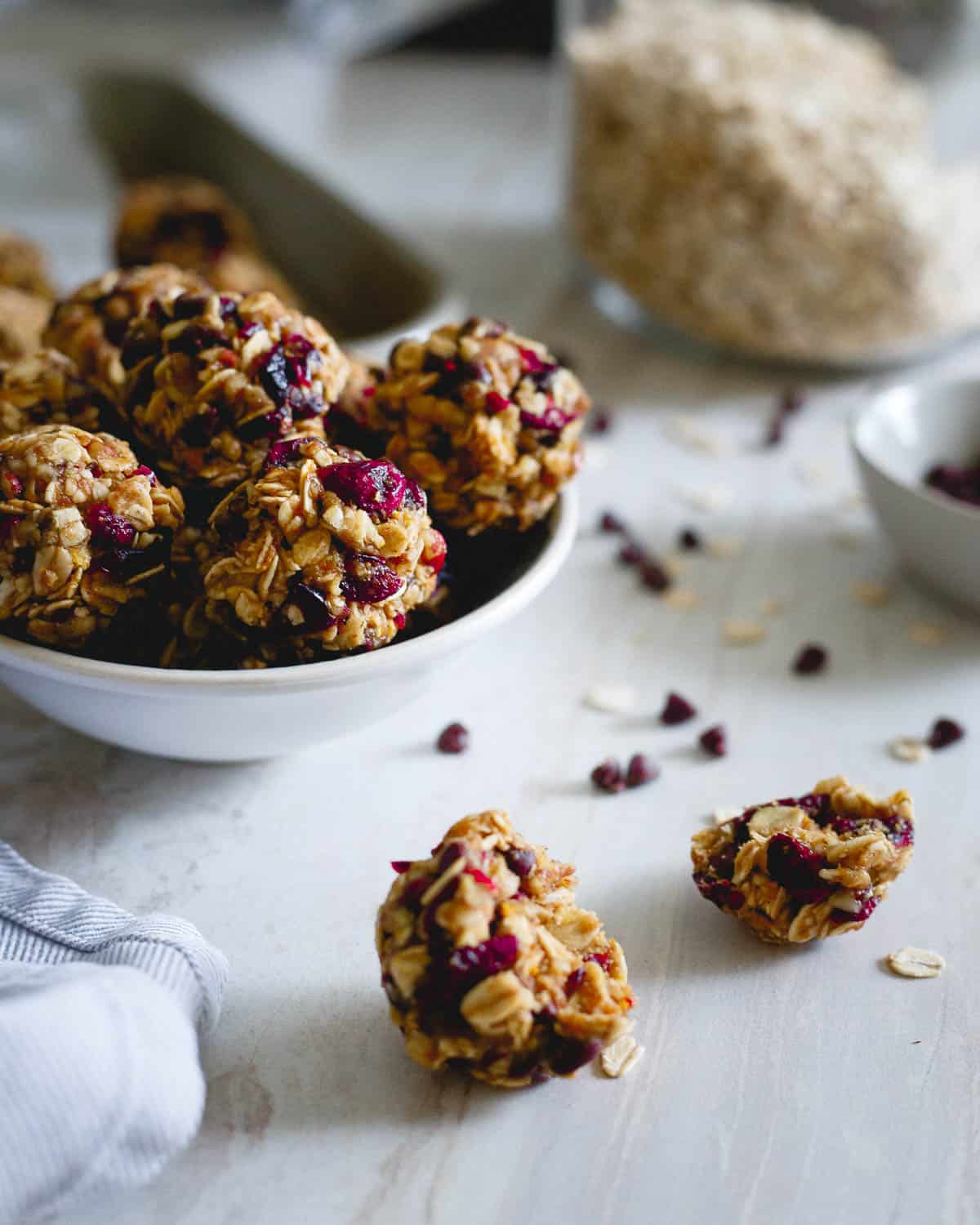 These easy oatmeal cookie bites are no bake and filled with the holiday flavors of cranberries and orange. They taste just like a cookie too!