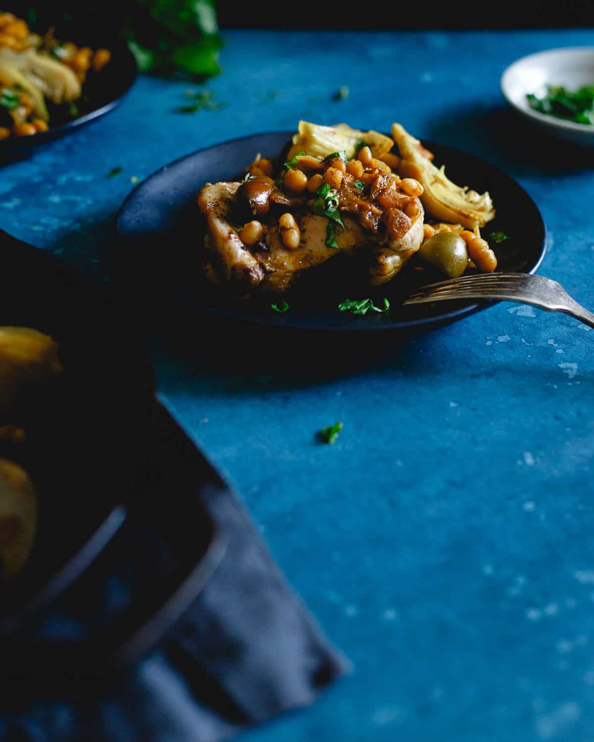 Looking for a super simple weeknight meal that doesn't skimp on flavor? This chicken artichoke and olive skillet is calling your name!