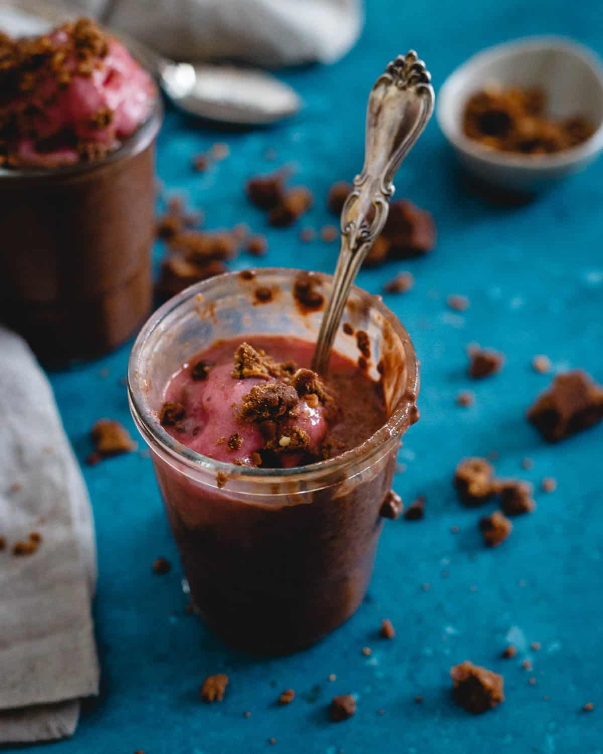 This peanut butter chocolate chia pudding is a dessert you can feel good about eating. So much goodness packed into a healthy parfait!