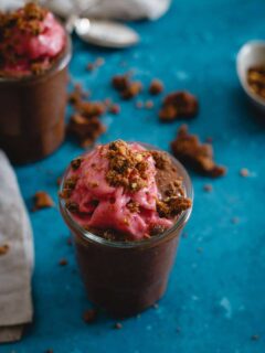 This peanut butter chocolate chia pudding is a healthy dessert parfait topped with whipped frozen strawberries and peanut butter chocolate chip LARABAR crumbles.