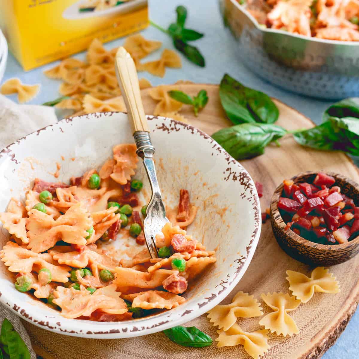 Protein packed pasta with peas and crispy prosciutto is a 20 minute meal with a healthy twist!