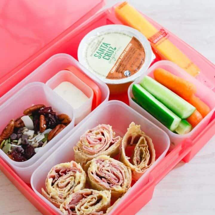 Simple lunchbox ideas including a recipe for an easy trail mix your kids will love is just in time for back to school!