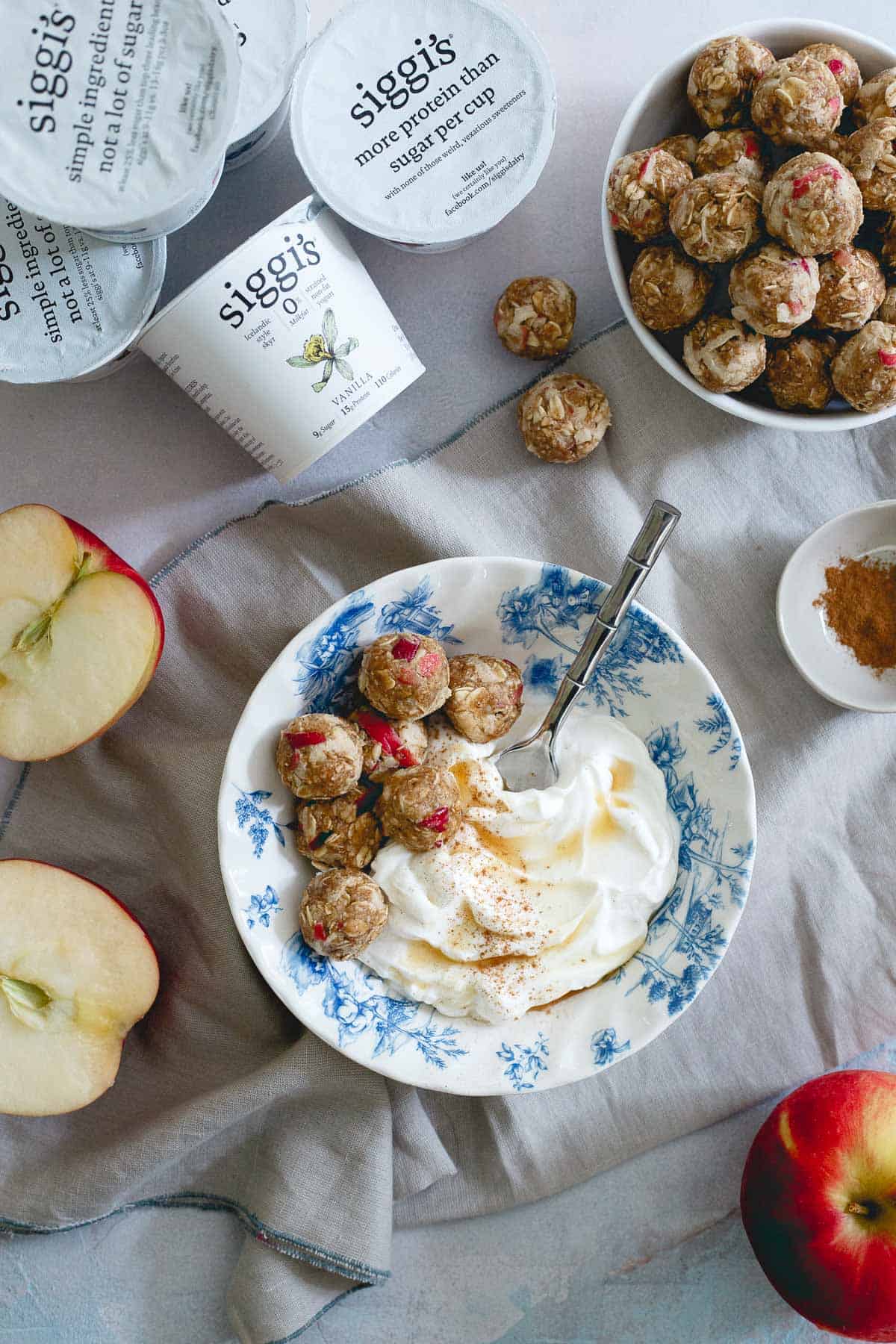 These apple cinnamon cookie bites are made with oats, cashew butter and real pieces of fresh apples. A great fall snack and delicious with a bowl of yogurt!