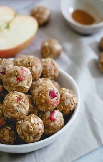 These apple cinnamon cookie bites are made with oats, cashew butter and real pieces of fresh apples. They're packed with cinnamon flavor and taste like a chewy sweet cookie!