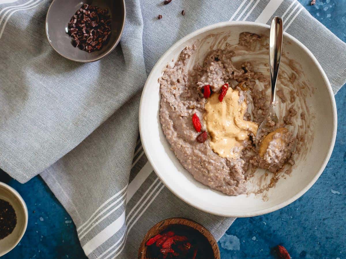 Rebuild those muscles after that grueling workout with a bowl of this high protein chocolate oat bran. It's easy, delicious and the perfect balance of macros!