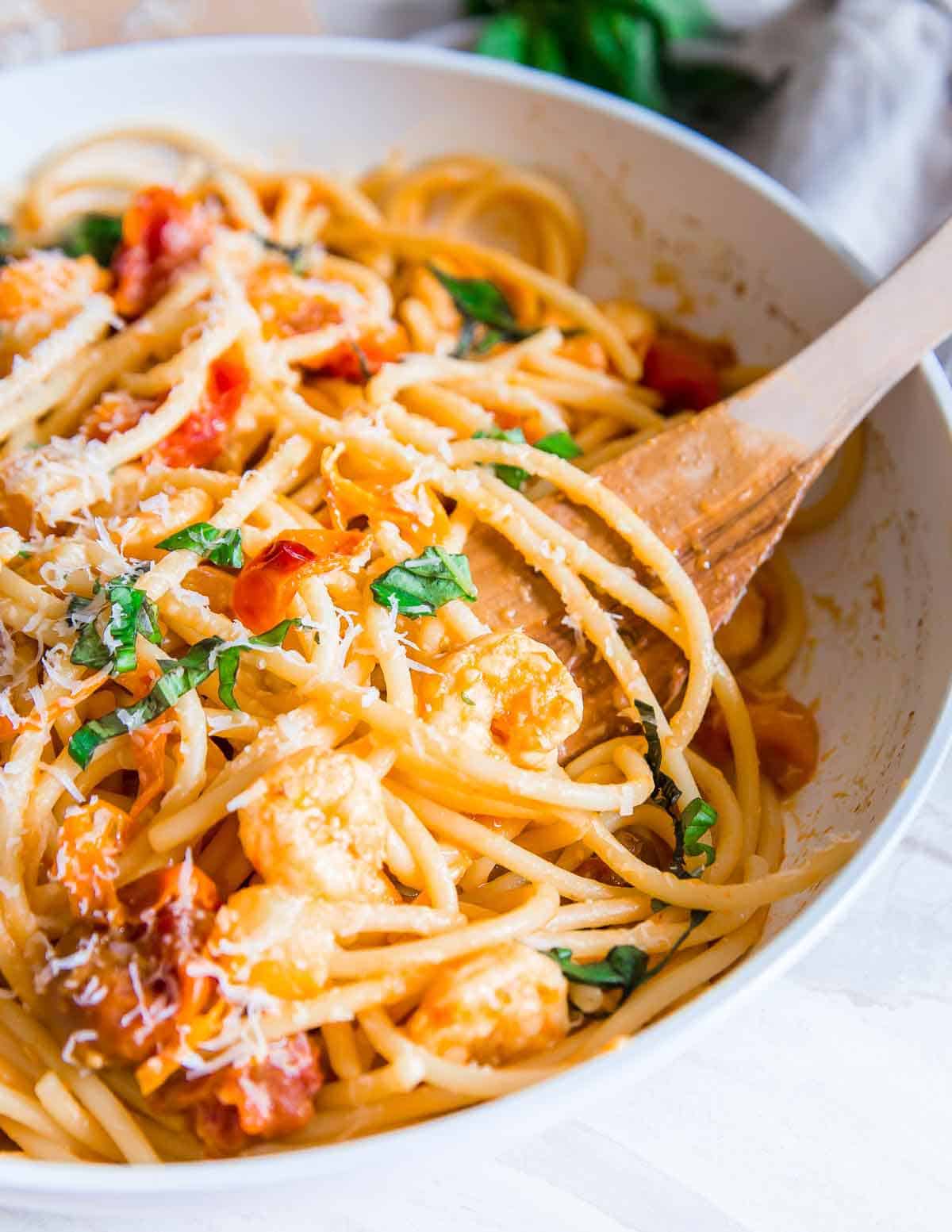 With just a handful of ingredients and less than 30 minutes you can have this garlic shrimp bucatini pasta recipe on the dinner table!