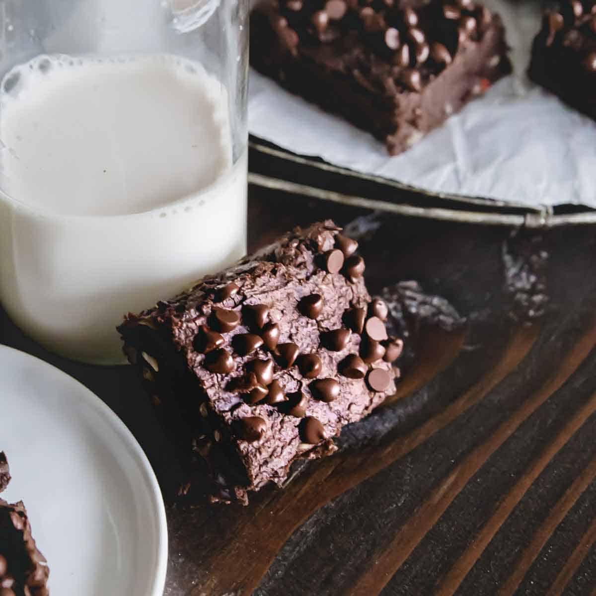 Black bean brownies (vegan/gluten-free) that take just 1 bowl and 20 minutes to prepare. Healthy, decadent and delicious!
