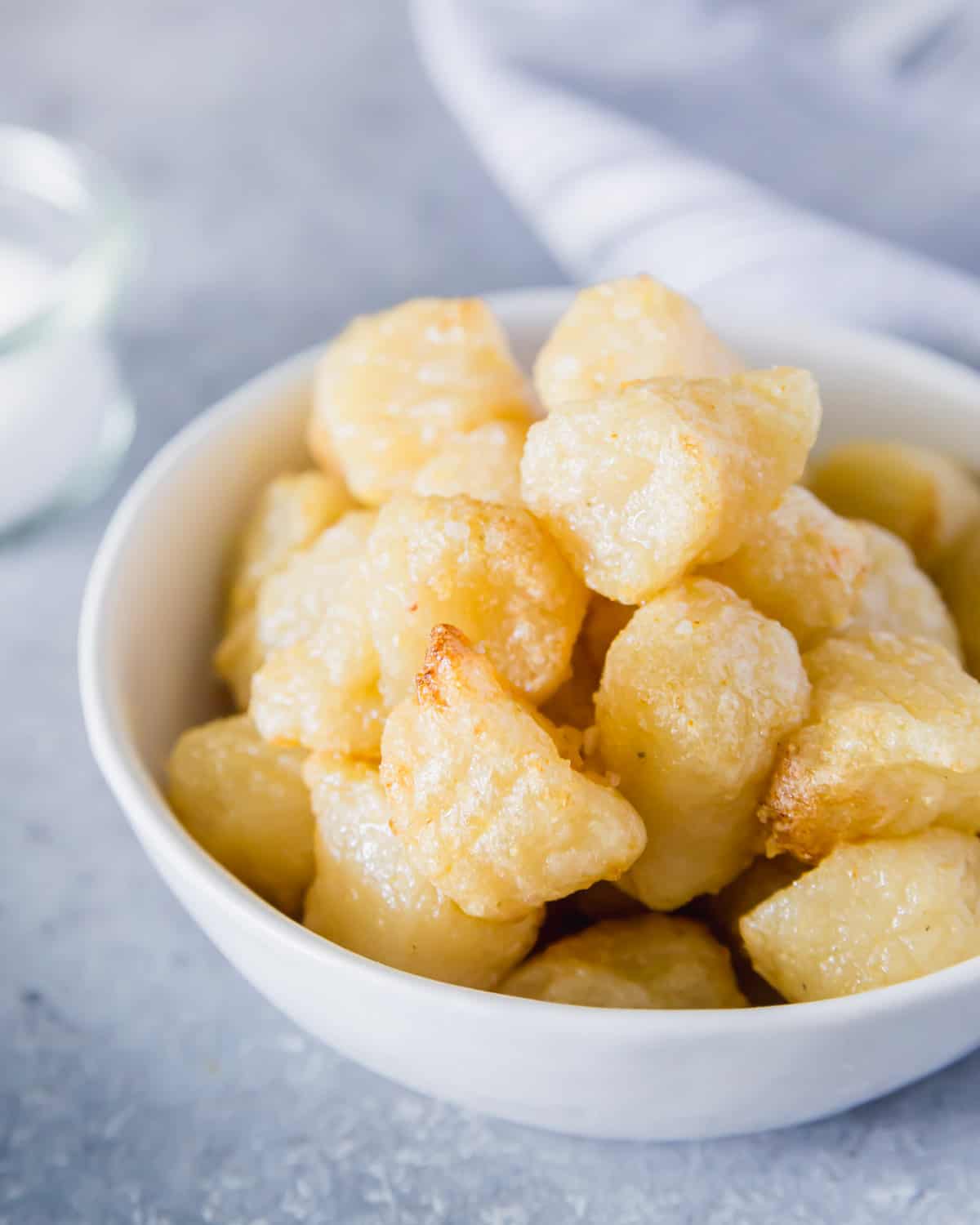 Preparing cauliflower gnocchi in the air fryer is one of the easiest methods that results in the perfect crispy texture.