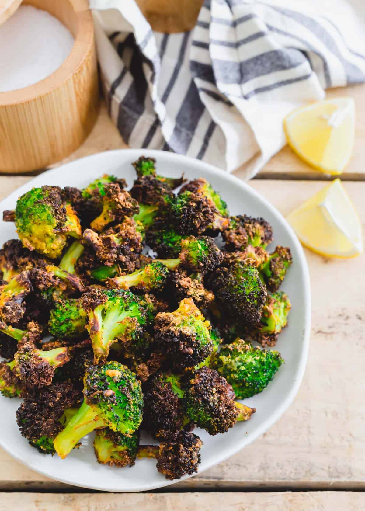 Crispy air fryer frozen broccoli recipe with turmeric, garlic and onion powder.