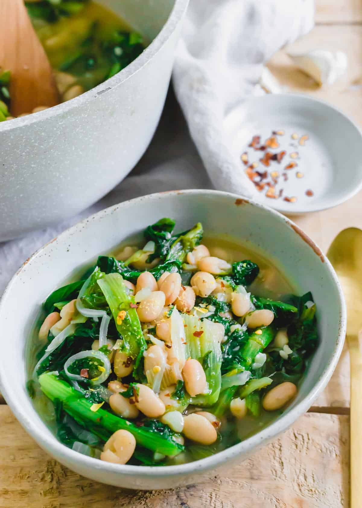 Easy recipe for escarole and white bean soup with garlic, red pepper flakes and broth.