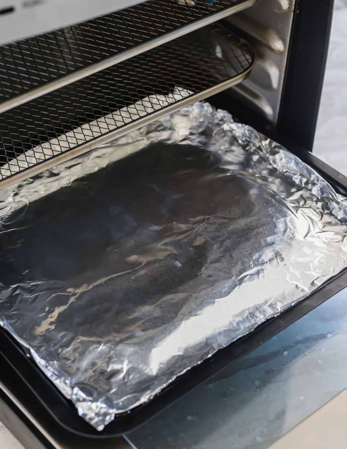 How to Line a Baking Pan with Aluminum Foil