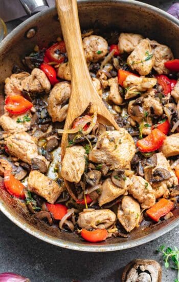 Chicken bites with garlic, mushrooms, red peppers and onion.