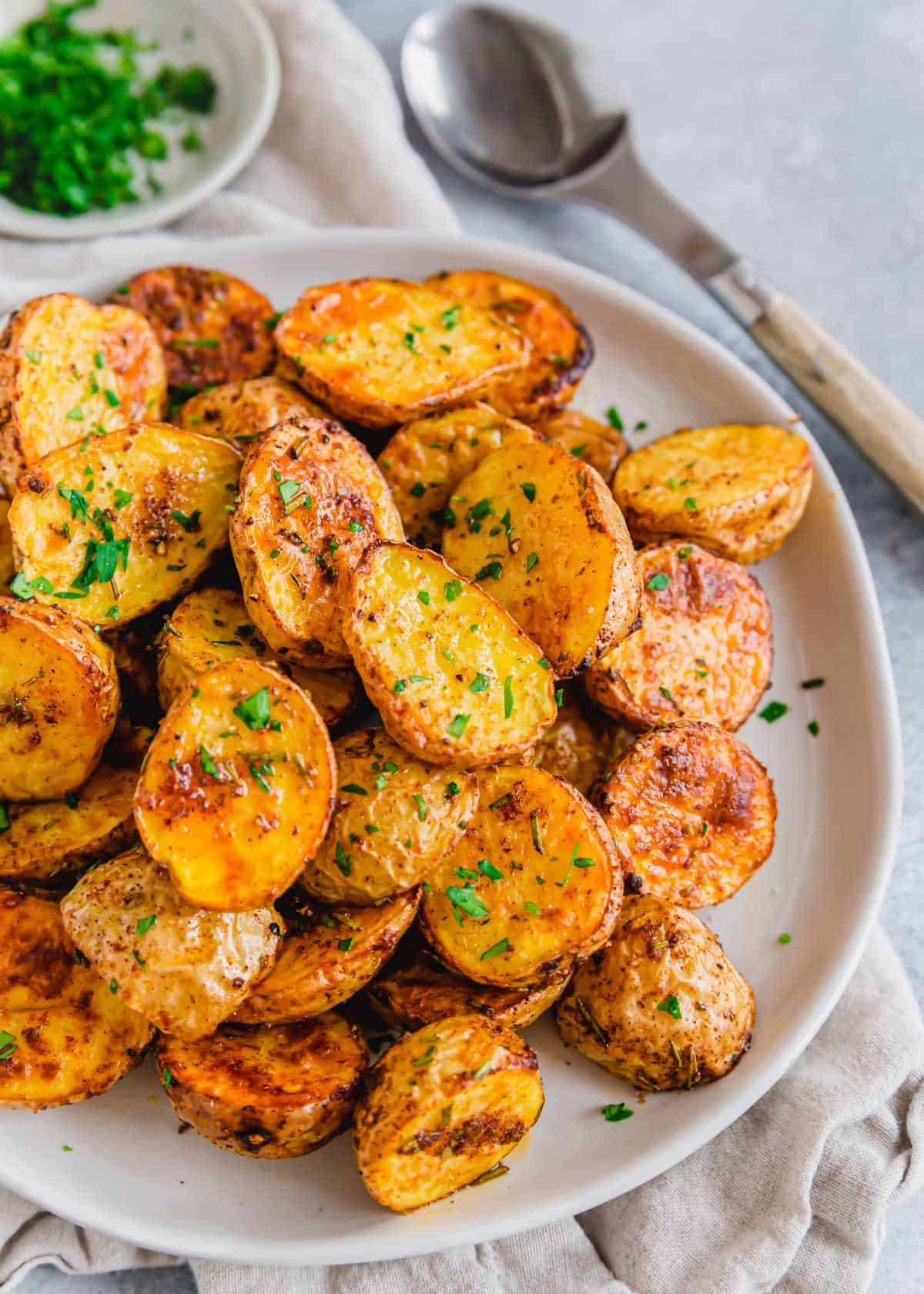 Air fryer baby potatoes on a serving plate.