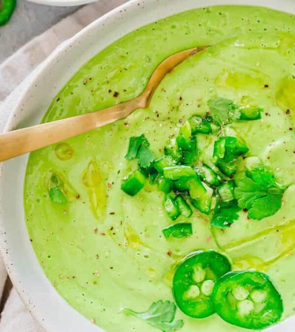A bowl of avocado soup with jalapenos and jalapenos.